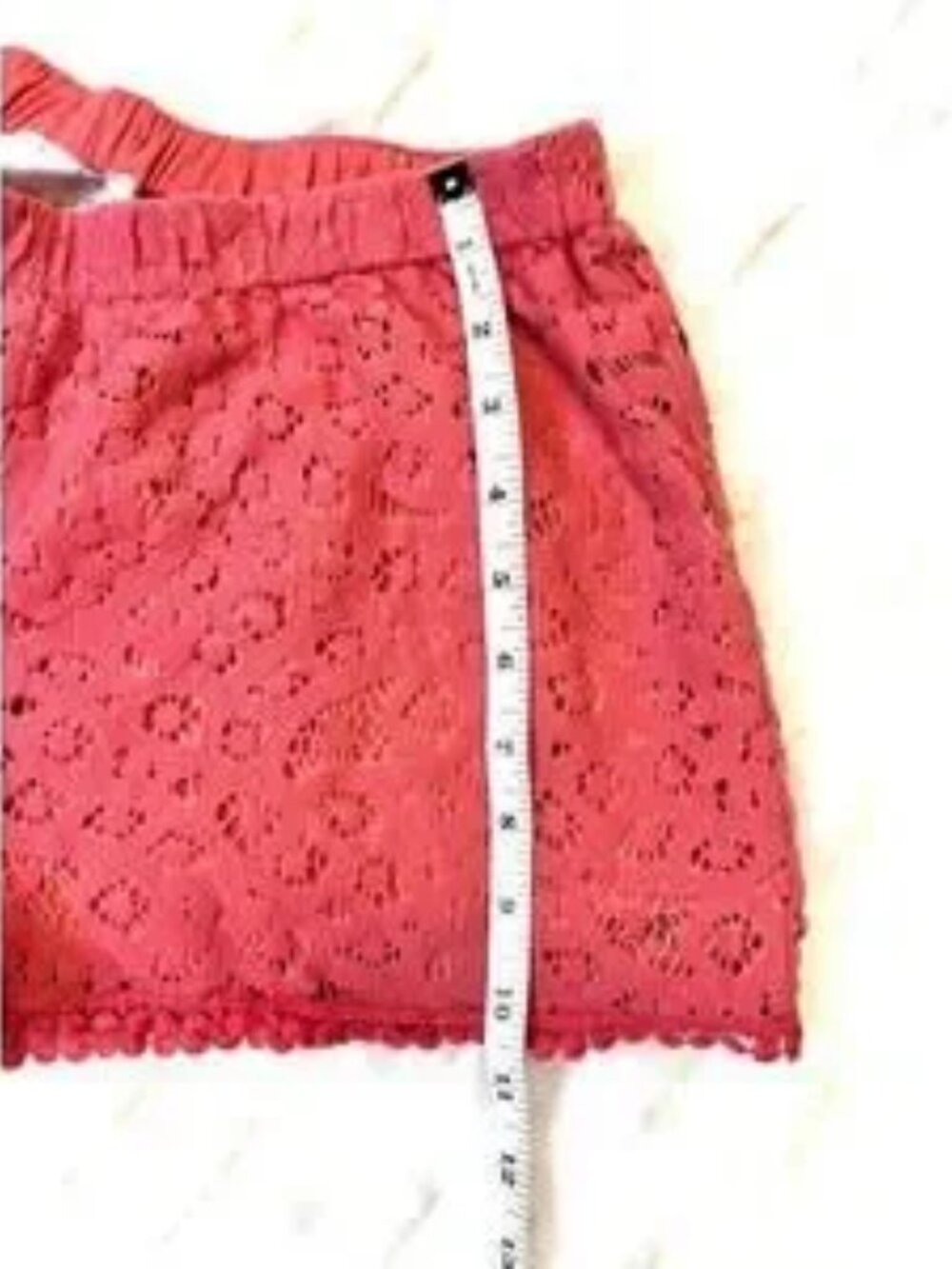 Eyelet Lace-Like Overlay Coral Short's Size Medium Juniors - Picture 2 of 4